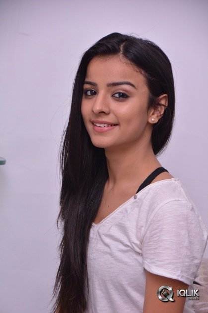 Mahima-Makwana-Interview-About-Venakatapuram-Movie